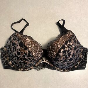 Victoria Secret Lace Push Up Bra size 32C